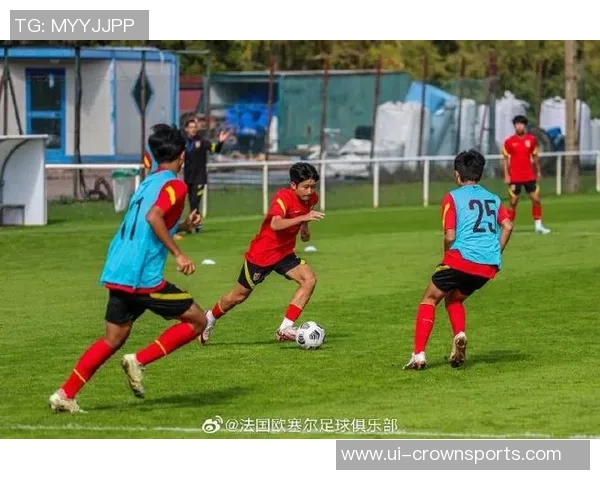 中国犀旺队在法国欧塞尔足球训练基地隆重举行升国旗仪式展现爱国情怀