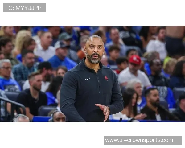 乌度卡强调年轻球员需与队友保持一致水平不会因年龄小而放宽要求